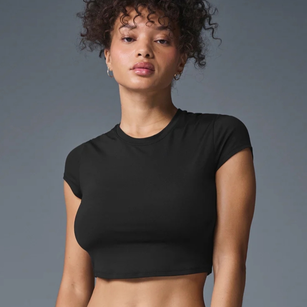 ALO Yoga Alosoft Crop Finesse Short Sleeve - Picture 2 of 8